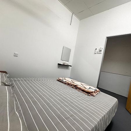 Jiaxin Dormitory - Puteri Wangsa 家馨旅舍 Ulu Tiram Esterno foto