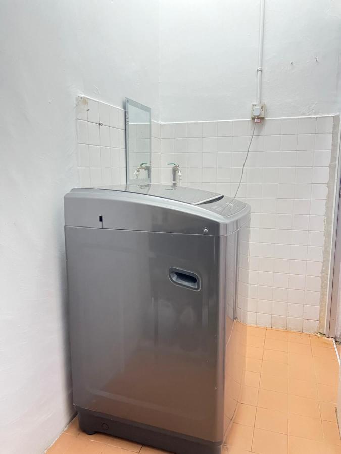 Jiaxin Dormitory - Puteri Wangsa 家馨旅舍 Ulu Tiram Esterno foto