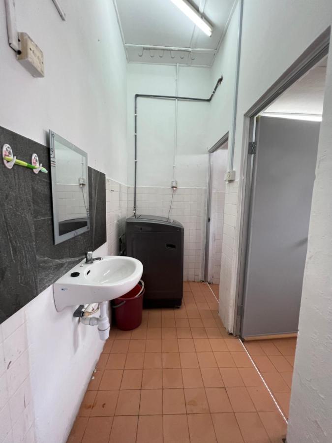 Jiaxin Dormitory - Puteri Wangsa 家馨旅舍 Ulu Tiram Esterno foto